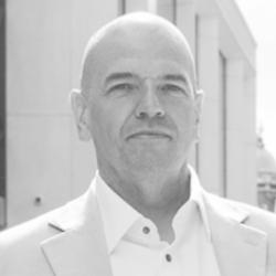 Echipă-Ian Povey
