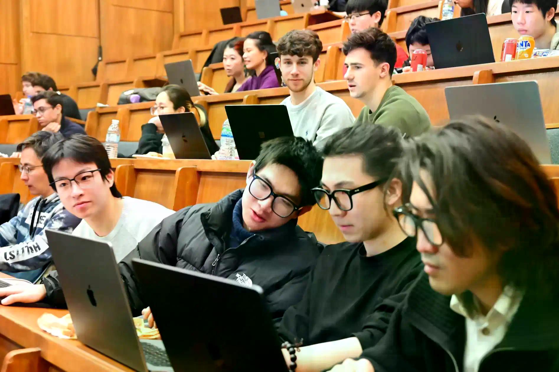 在黑客松撞见OpenClaw创始人：龙虾们还能干这些事？