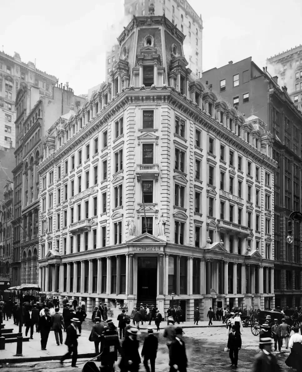 Tether 两面:USAT 的合法分身,与 USDT 的灰色帝国