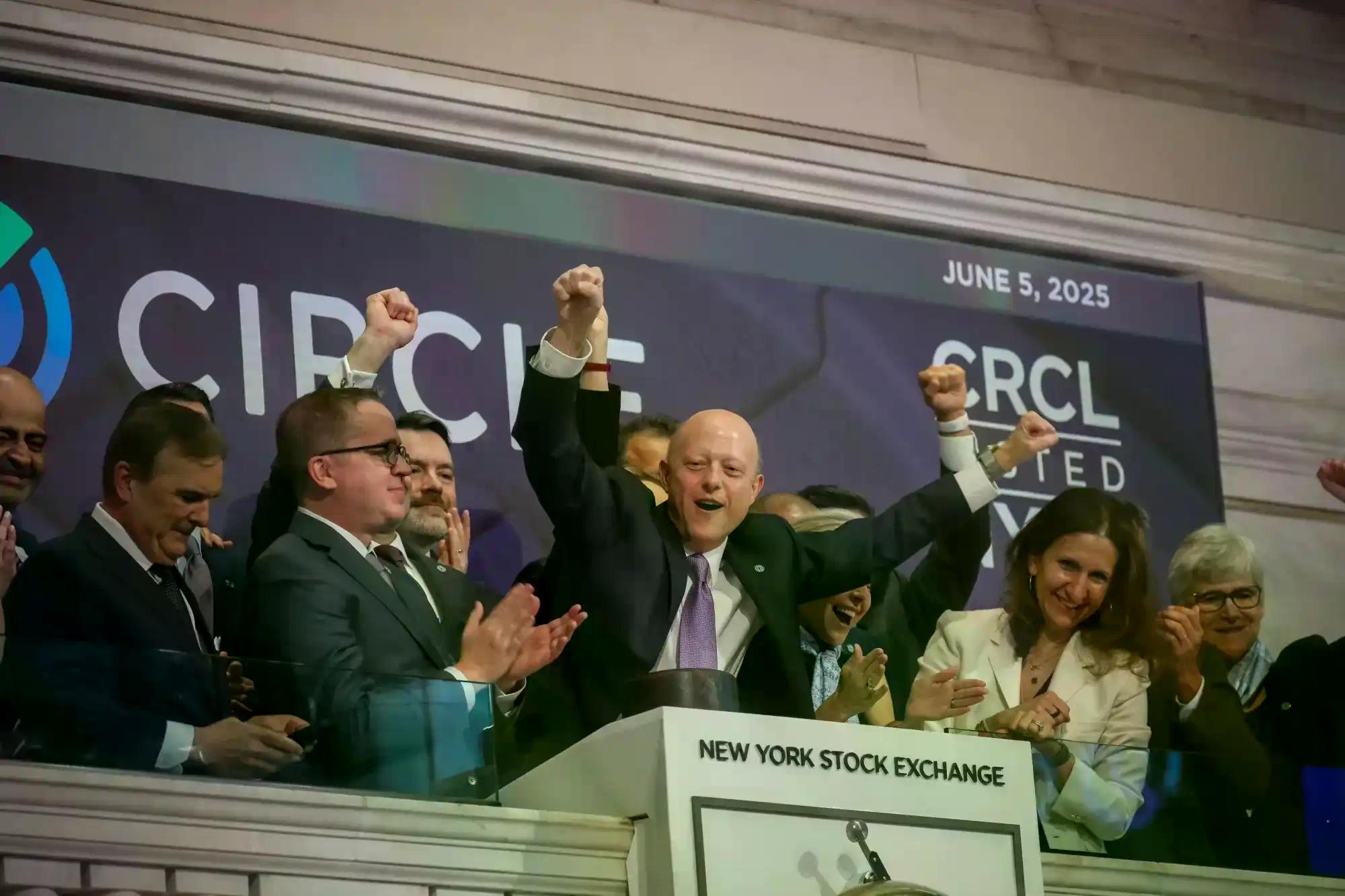 加密合规孤勇者：Circle CEO 如何破局 Tether 围剿与利率下滑的双重绞杀？