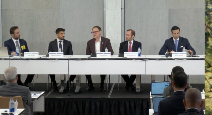 沃勒宣告「DeFi 不再被嘲笑」——美国正式拥抱稳定币与代币化,传统金融的权力重组正在发生