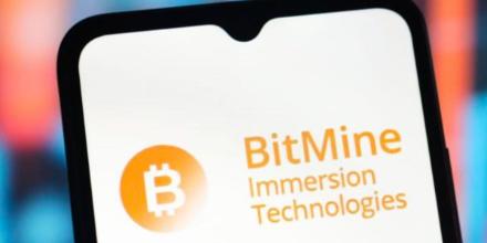 新聞專區-BitMine 再砸重金豪买 7 万枚 ETH！持仓突破 3% 全网流通量，Tom Lee：以太坊最坏只跌到 2,500 美元