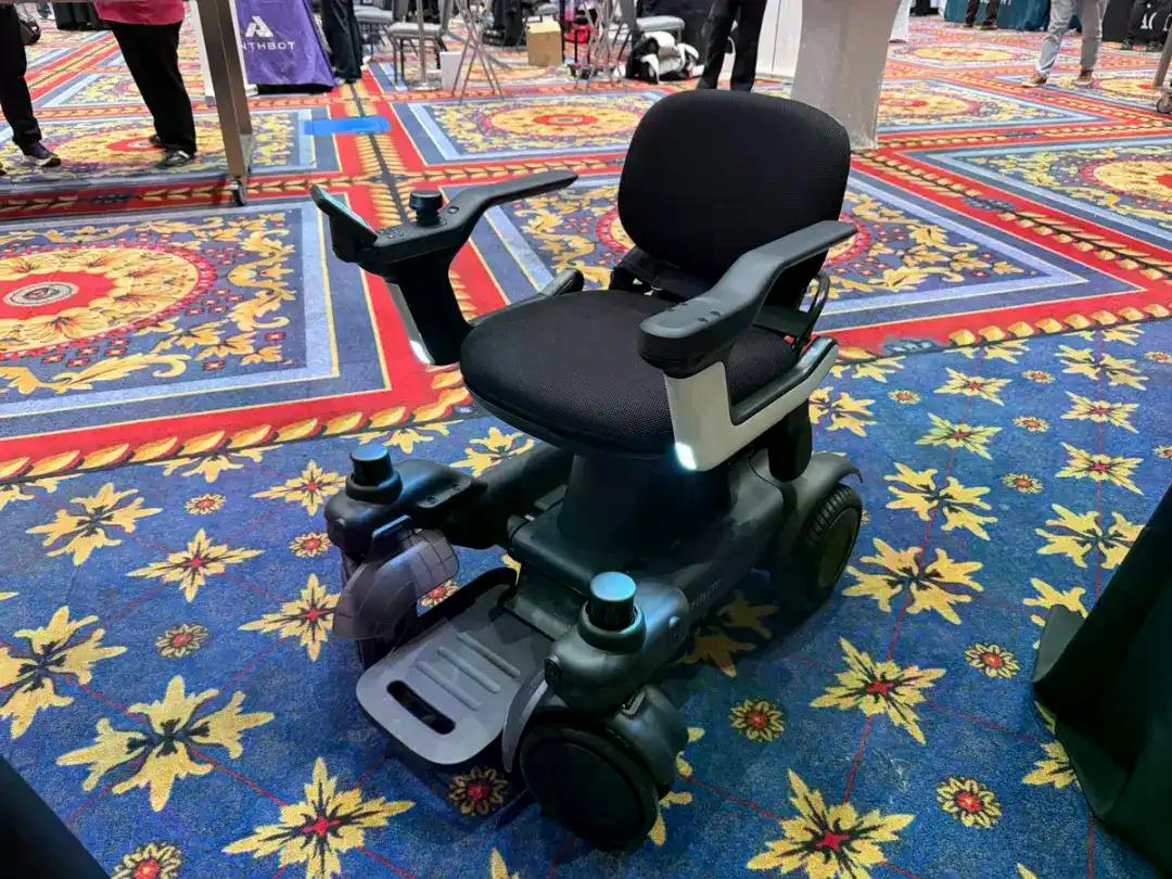 CES 2026最疯狂的25个脑洞：理发师、兽医、按摩师……AI正在抢走他们的饭碗