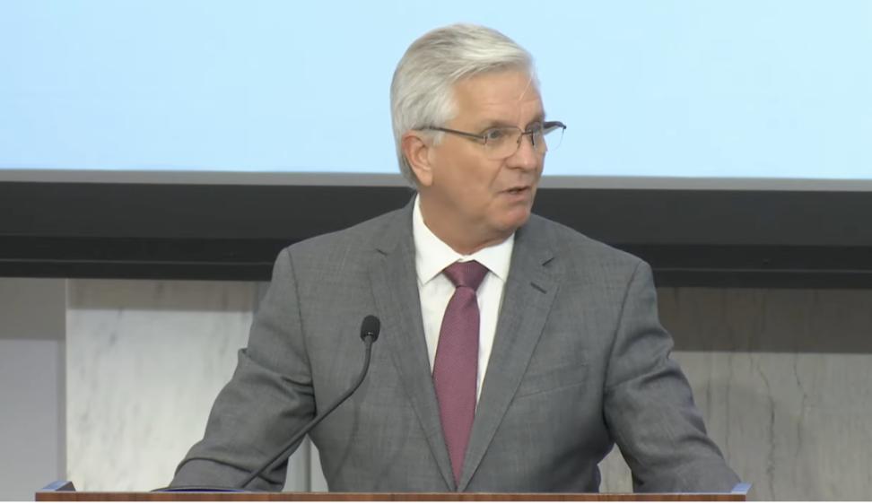 沃勒宣告「DeFi 不再被嘲笑」——美国正式拥抱稳定币与代币化,传统金融的权力重组正在发生