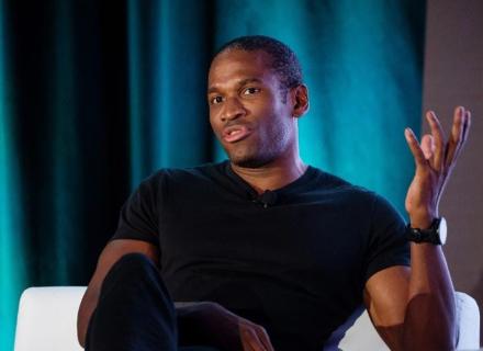 Arthur Hayes大胆预测:10万亿稳定币浪潮来袭,ENA、ETHFI、HYPE将迎史诗级增长