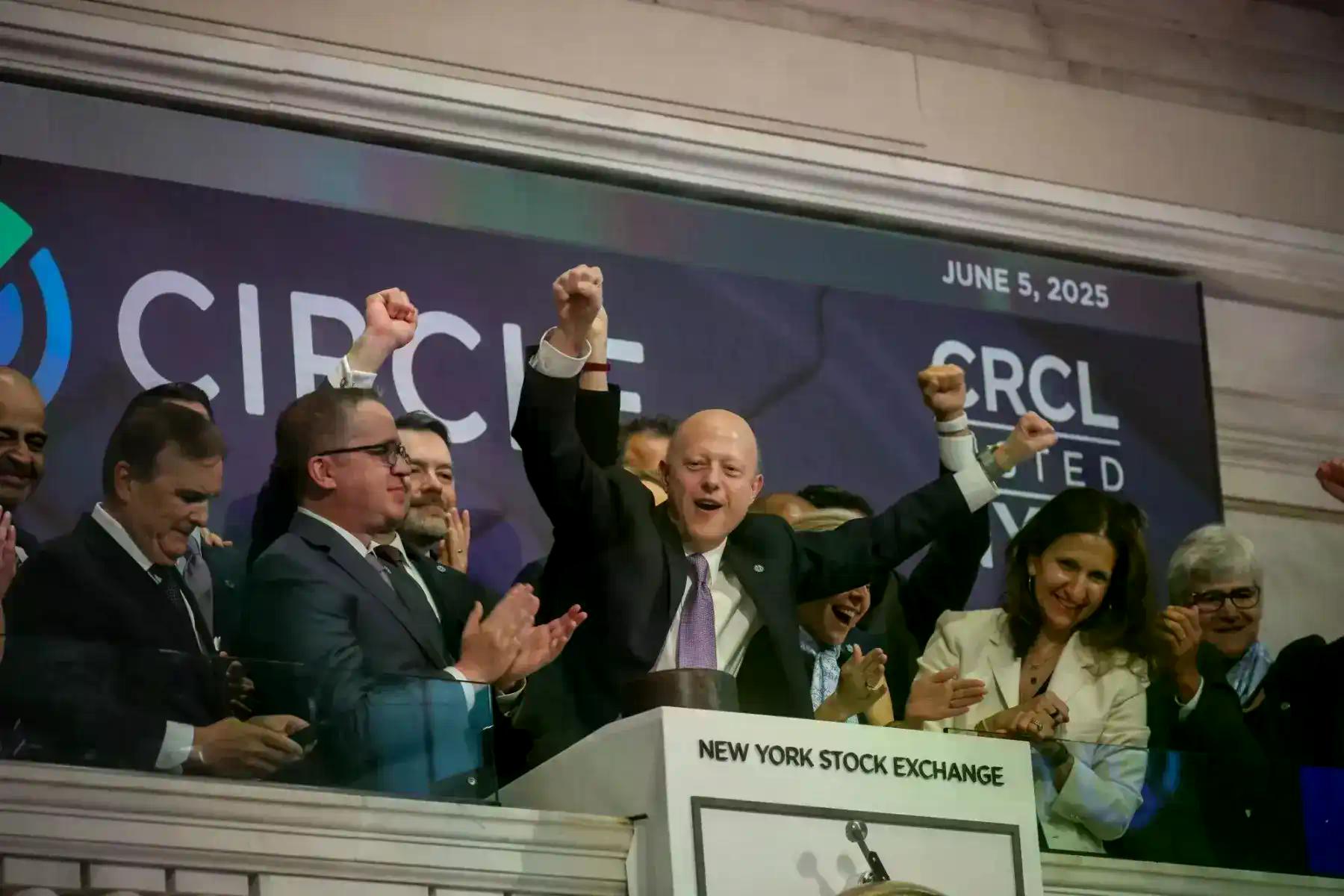 加密合规孤勇者：Circle CEO 如何破局 Tether 围剿与利率下滑的双重绞杀？