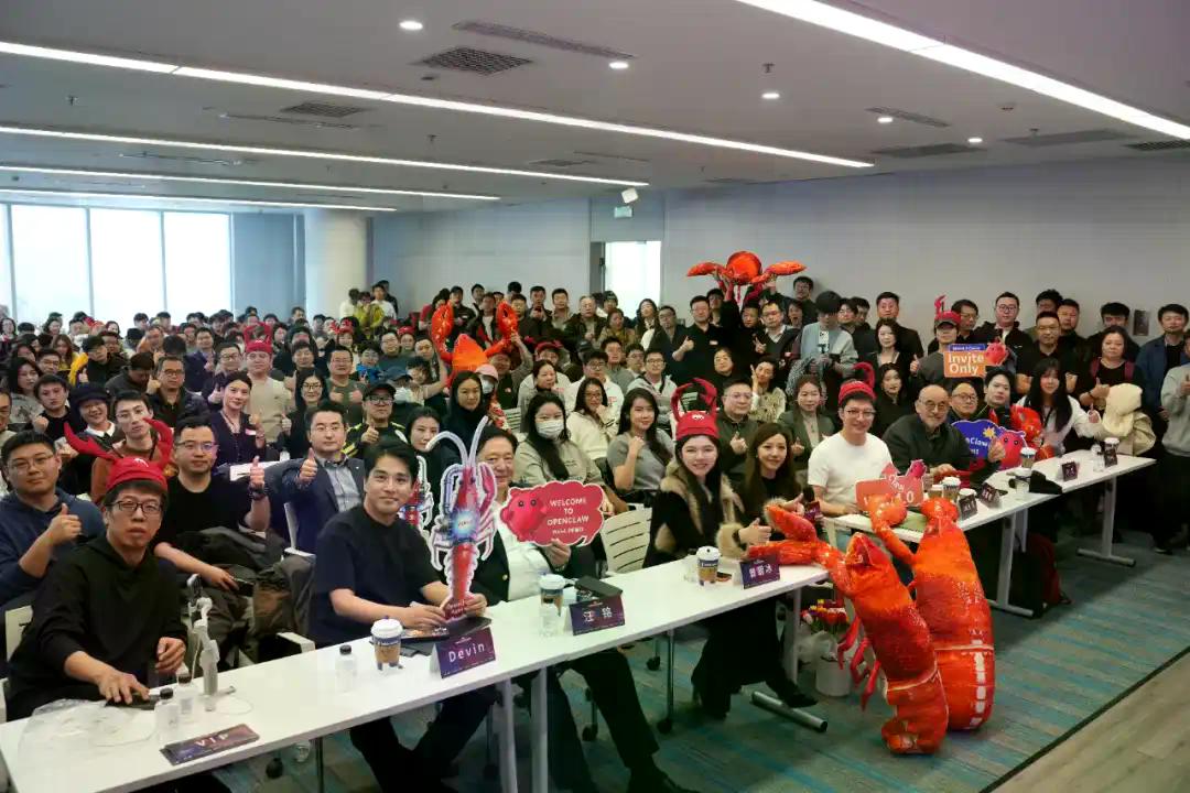 OpenClaw中国行后，我们采访了一群“追龙虾的人”