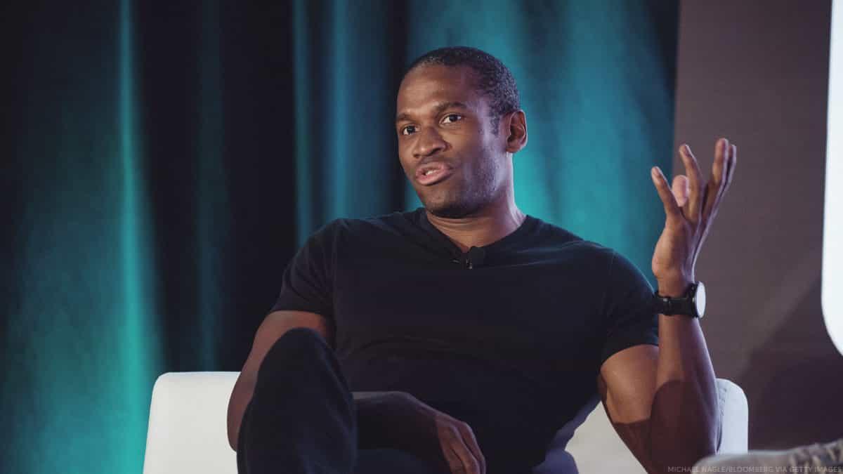 News section-Arthur Hayes sells entire HYPE and NEAR positions, citing AI IPOs and US midterms