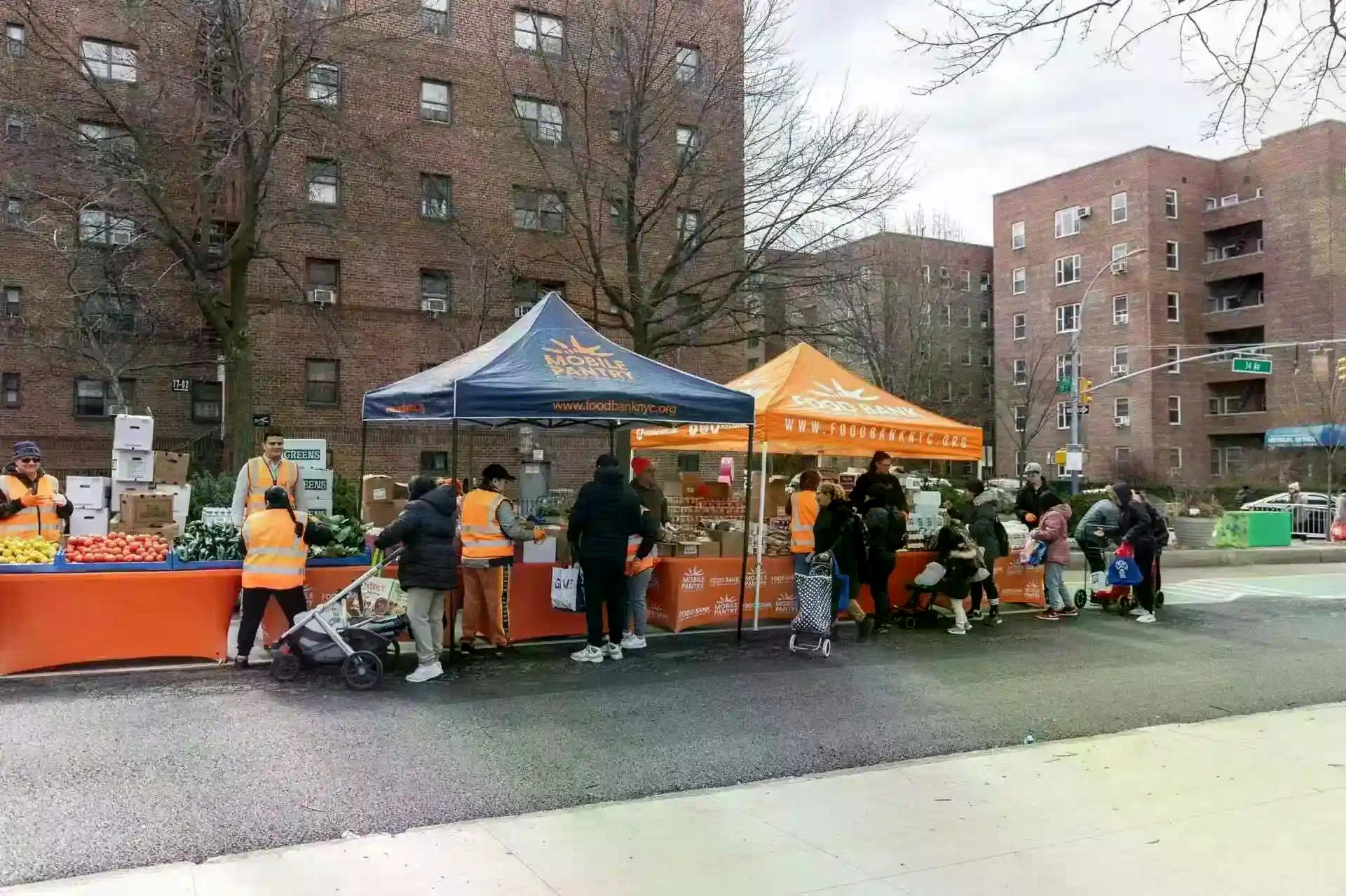 纽约「送鸡蛋」大战:Polymarket开店、Kalshi发券,巨头们打的什么算盘?