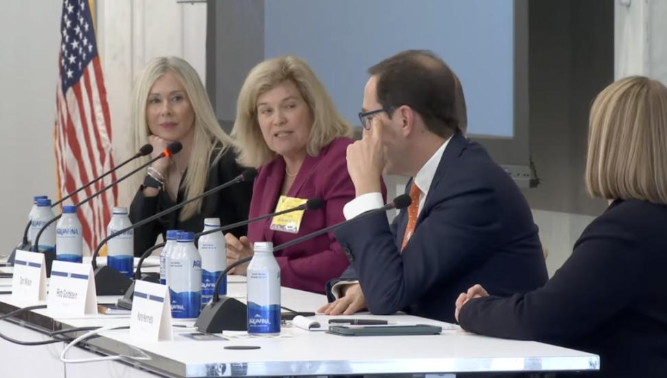 沃勒宣告「DeFi 不再被嘲笑」——美国正式拥抱稳定币与代币化,传统金融的权力重组正在发生