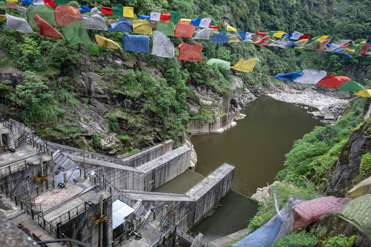 雷龙觉醒：当佛国不丹用经幡丈量比特币矿场